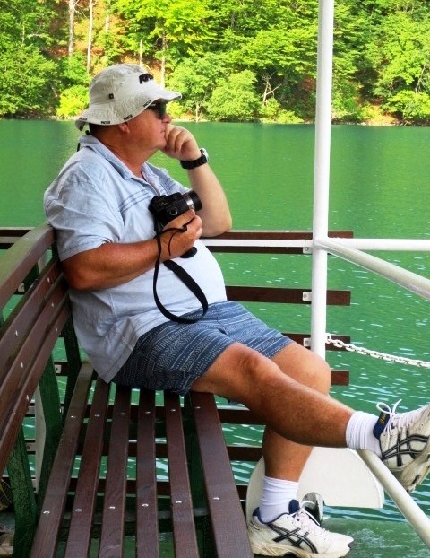 Bruce ponders hat alternatives